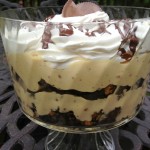 Peanut Butter Cup Brownie Trifle is brimming with a creamy pudding, dense chocolate brownies and peanut butter cups! The perfect way to celebrate Dad's special day or any day! dessert | chocolate | brownie | peanut butter | peanut butter cup | candy | pudding | dessert