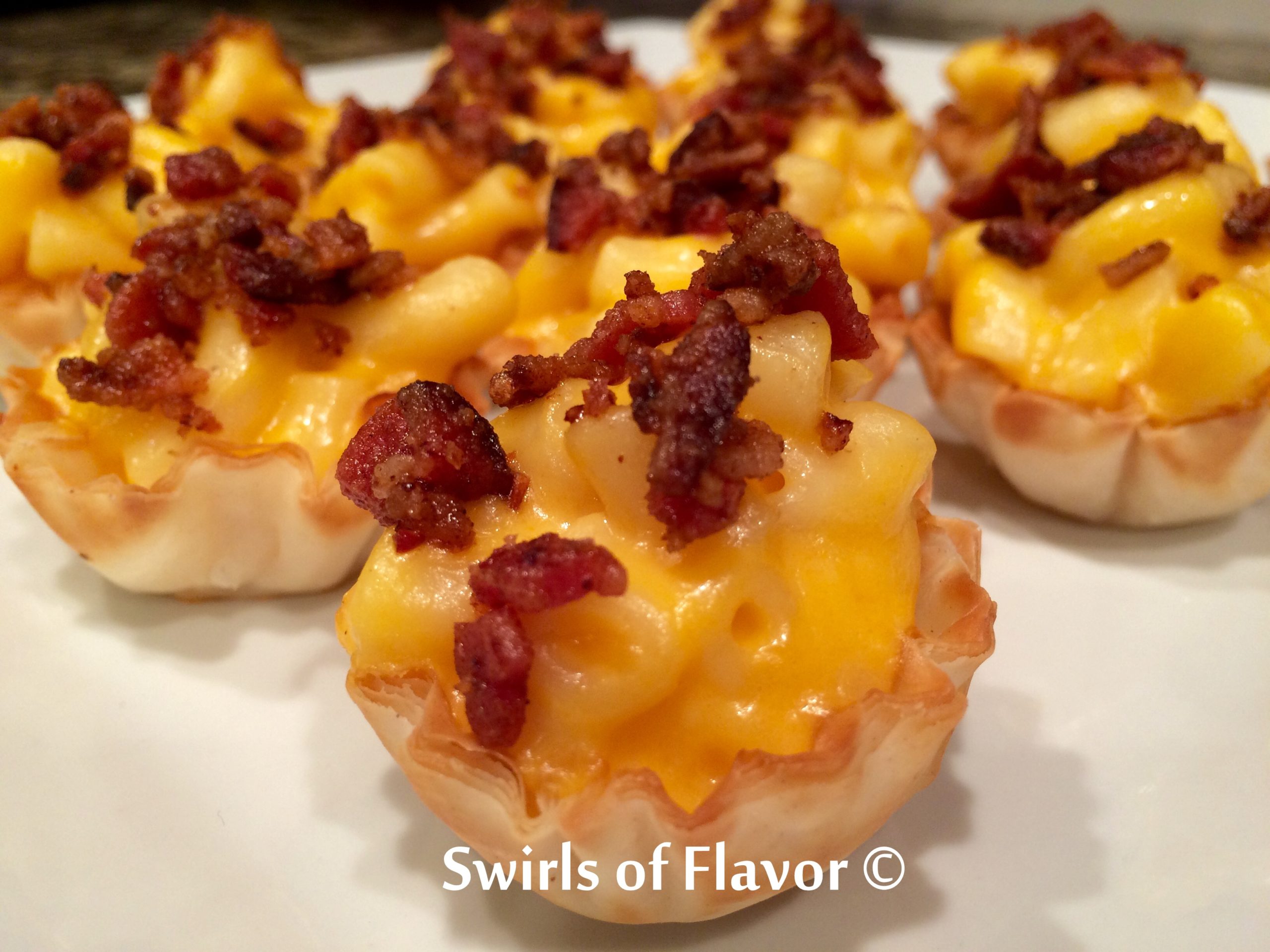 macaroni and cheese in mini fillo cups with bacon