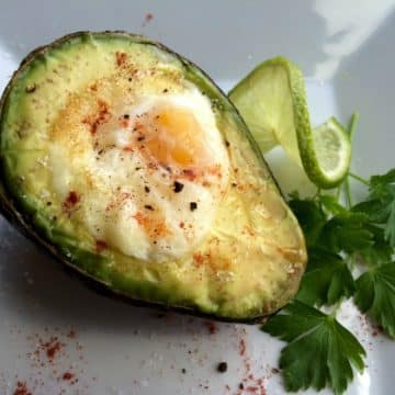 baked egg and avocado with lime and prsley
