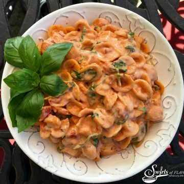 One Pot Creamy Tomato Pasta makes it’s own velvety tomato sauce and gets it’s creaminess from a secret ingredient….cream cheese!