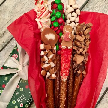 Kids faces (and grownups too!) will light up when they see Chocolate Dipped Holiday Pretzels coated in dark or white chocolate and decorated with sprinkles, candy and edible glitter! The prefect holiday dessert or edible gift!