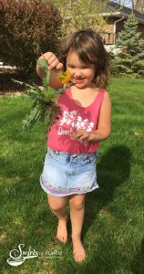 Grandma's Dandelion Soup is a sure sign that spring has arrived! Dandelion greens add nutrition and flavor to this homemade soup! dandelion | dandelion greens | soup | spring | spring recipe | tortellini