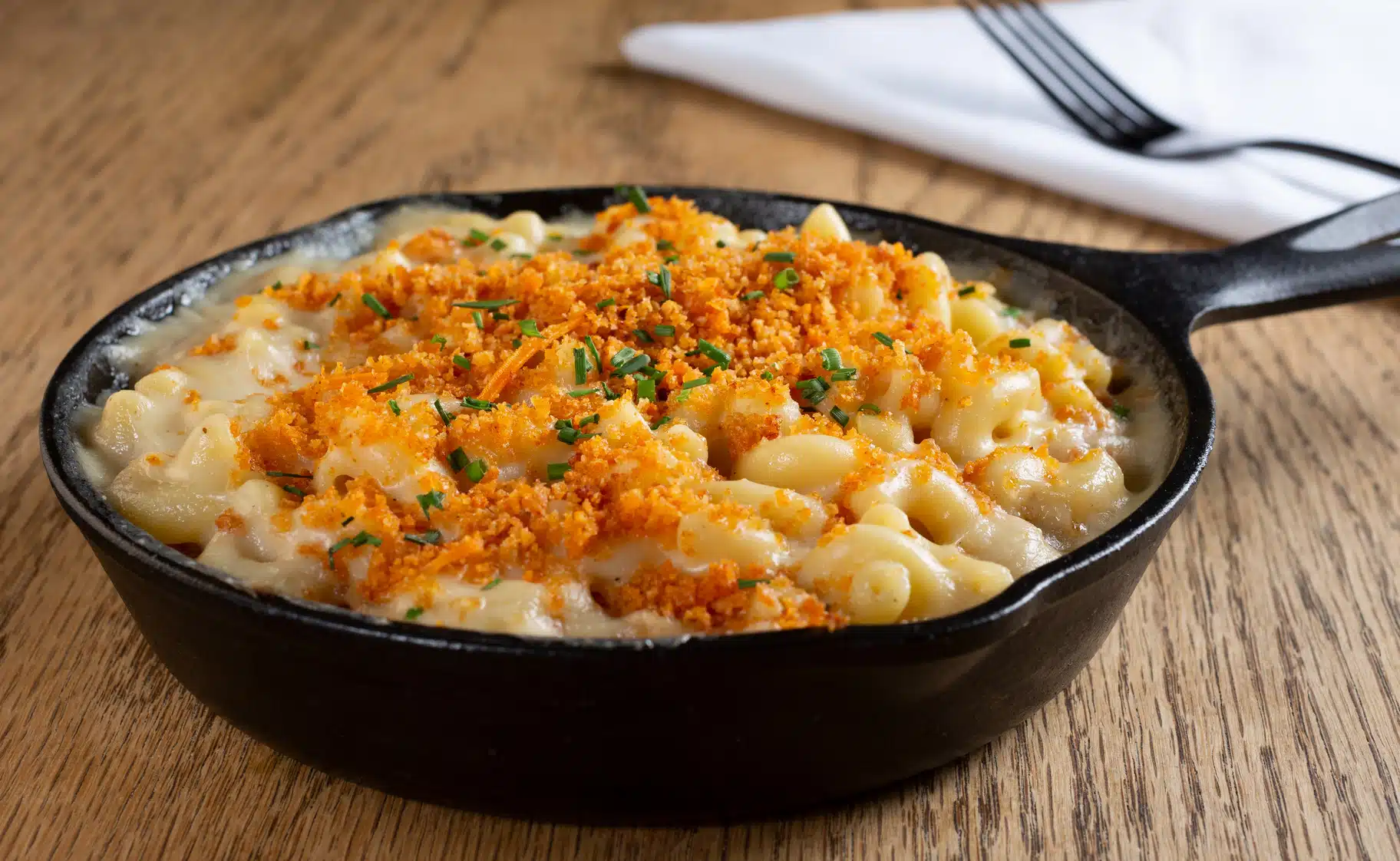 mac and cheese in a cast iron skillet
