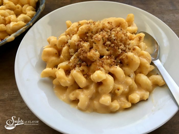 Cook your breadcrumb topping, cheesy sauce and pasta all in the same skillet! One Pot Mac 'N Cheese will be your new family favorite! macaroni | pasta | cheese |cheese sauce | macaroni and cheese | mac 'n cheese | breadcrumbs | kid friendly | dinner | Meatless Monday