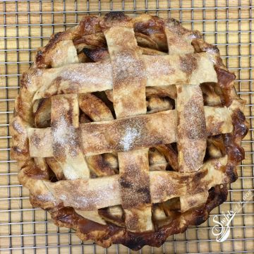 With apple season in full swing it's time to bake a Cheddar Apple Pie! Add cheddar cheese to your pie crust for a fabulously delicious apple and cheddar flavor combination! apple | pie | apple pie | baking | recipe | cheddar | cheddar cheese crust