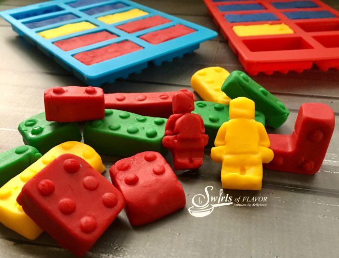 Nunjago inspired Lego Cupcakes topped with fondant legos will make the kids very happy! cupcakes |Legos | fondant | fondant Legos | cupcake toppers | fun for kids | Ninjago movie