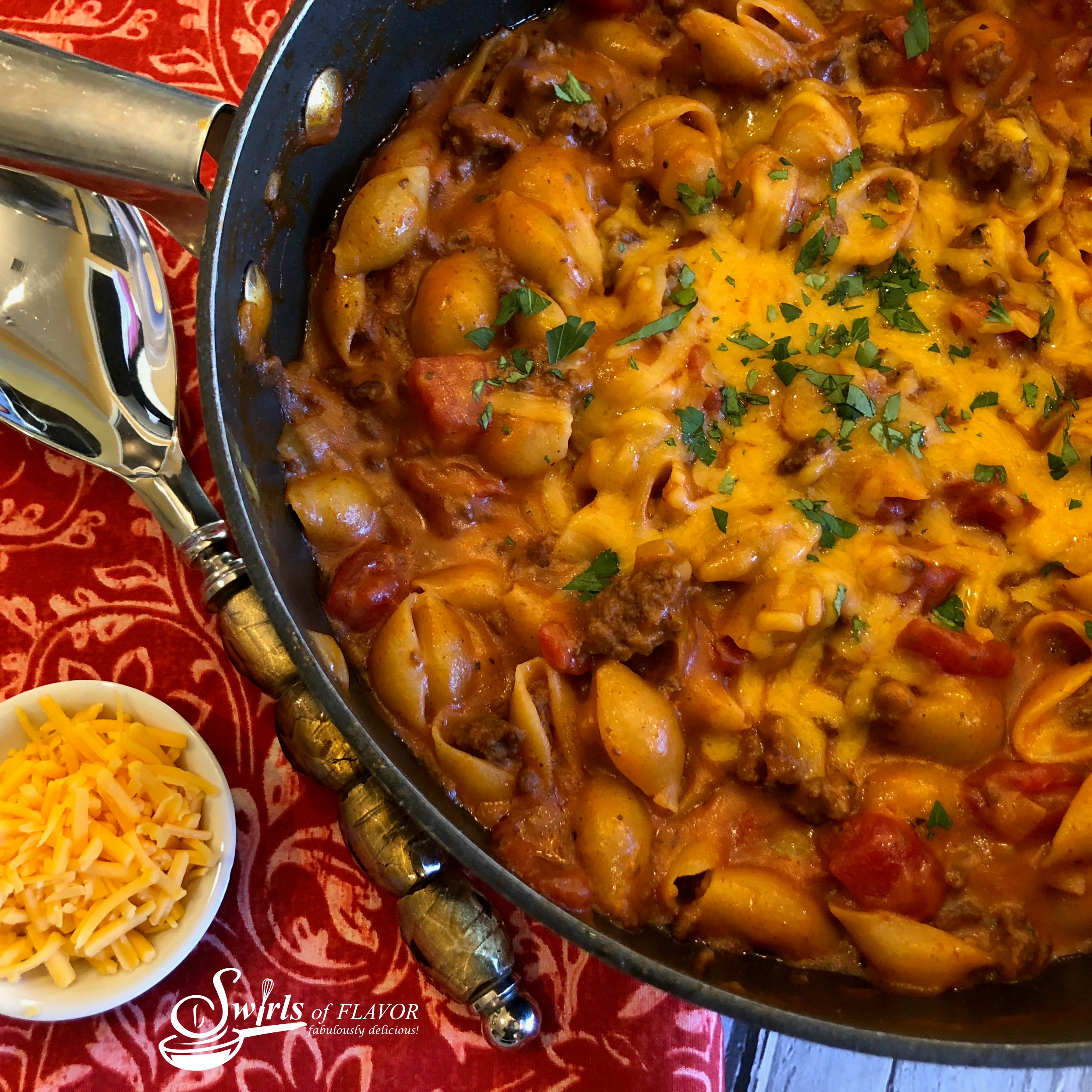 One Pot Chili Mac and Cheese is an easy dinner recipe kids will love and it's filled with cheesy saucy goodness and made in just one pot! chili | ground beef | easy | dinner | recipe | cheese | mac and cheese | fun for kids | #swirlsofflavor