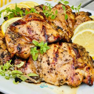 barbecued chicken with oregano and lemon slices