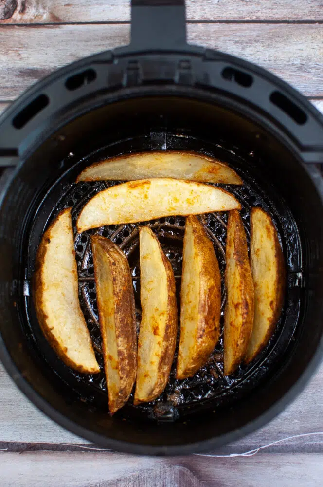 potato wedges in the air fryer basket