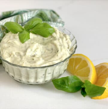 pesto mayonnaise in bowl