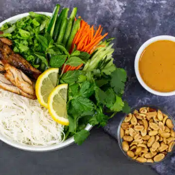 sriracha chicken noodle bowl with peanut sauce
