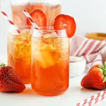 strawberry tea in glasses with straws