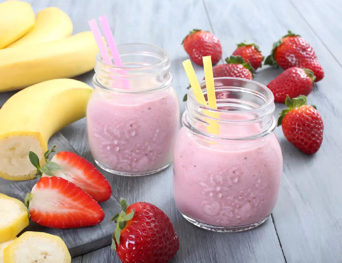 strawberry smoothies in mason jars