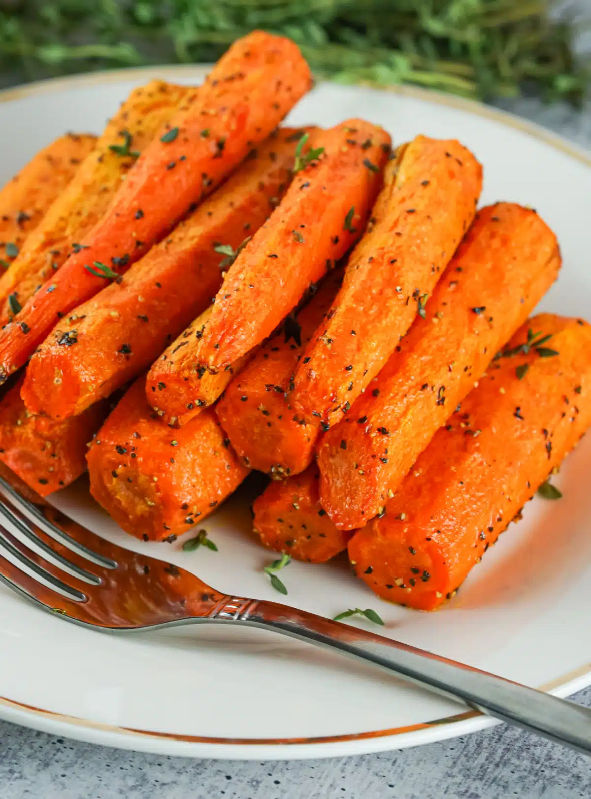 air fryer carrots on a plate with a fork