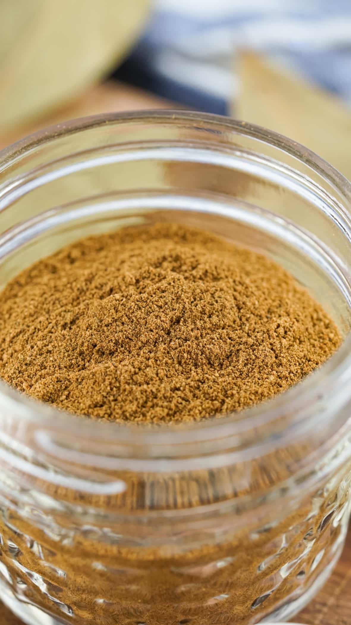 DIY apple pie spice in a mason jar