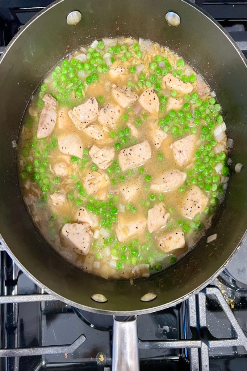 cooking chicen and peas in skillet