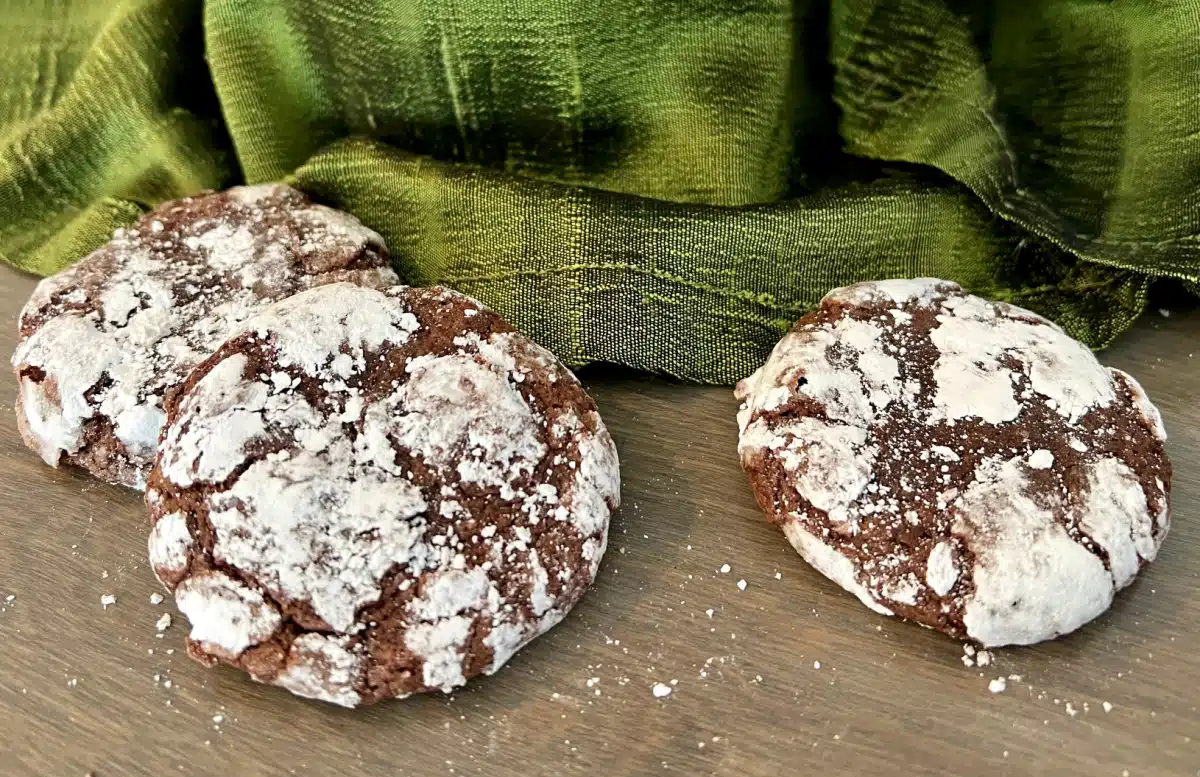 three crinkle cookies with green napkin