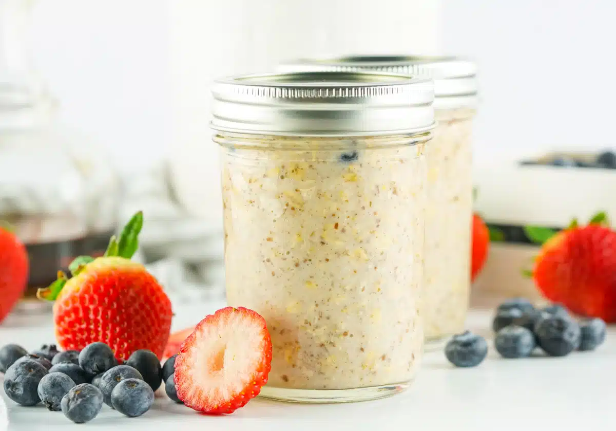 jars of overnight oatmeal with tops on